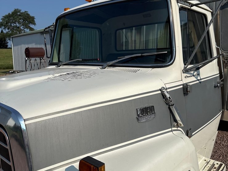 1979-ford-f700-image-8