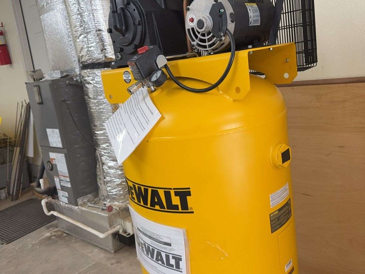 unused-dewalt-80-gallon-air-compressor-image-2