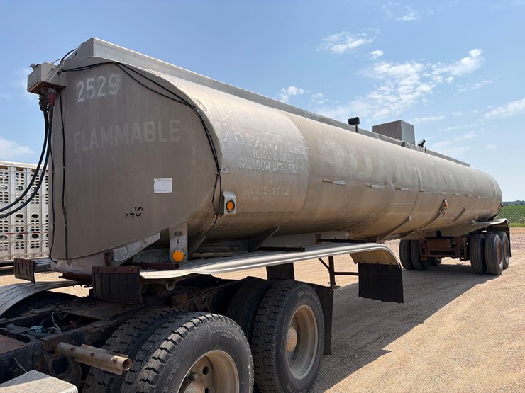 1960-fruehauf-tanker-image-2