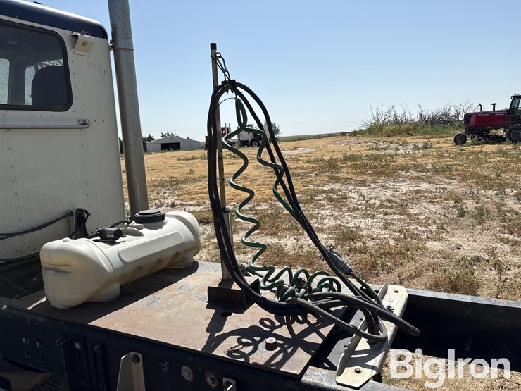 2001-peterbilt-379-image-11