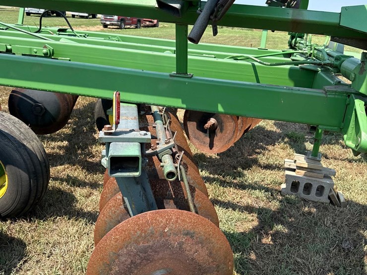 john-deere-230-image-11