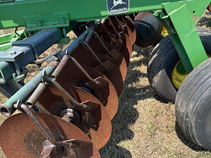 john-deere-230-image-16