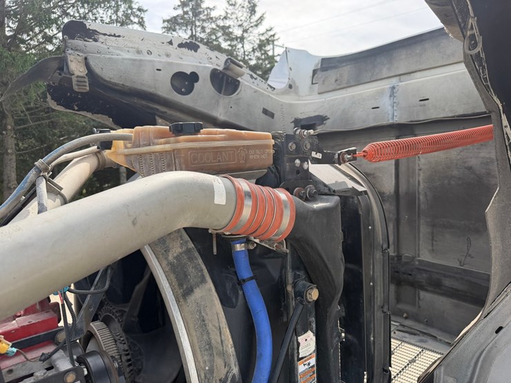 2016-kenworth-w900l-image-59