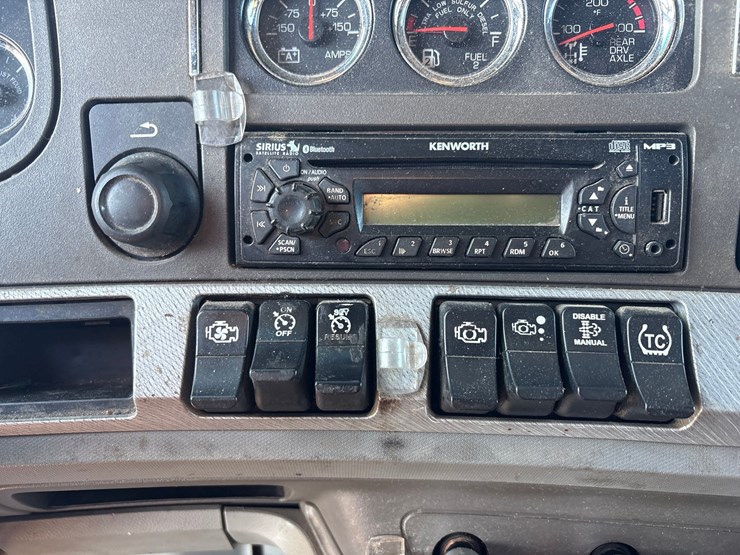 2014-kenworth-t680-image-38