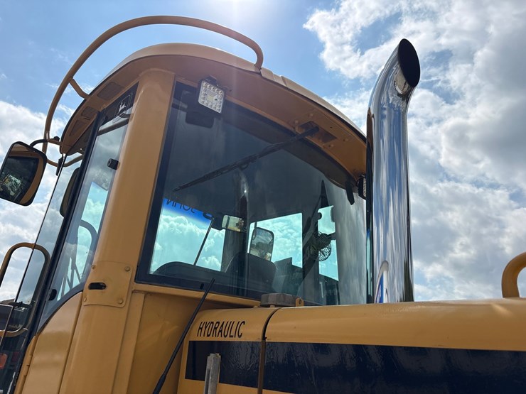 deere-444h-image-11