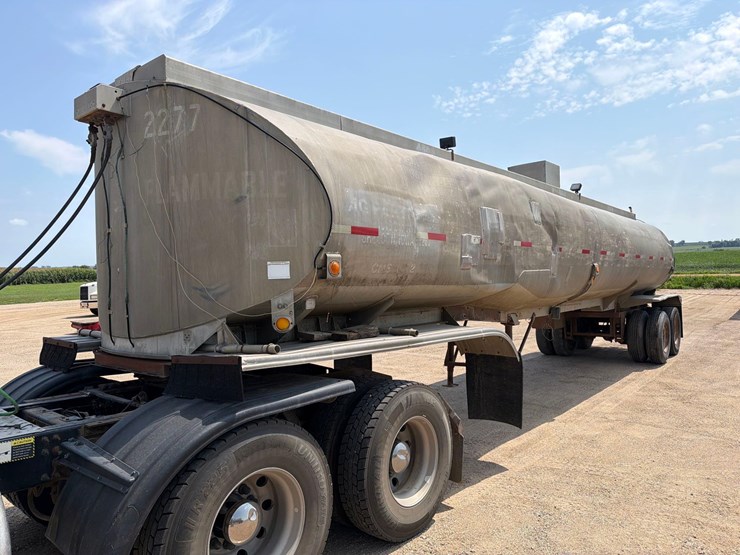 1959-fruehauf-tanker-image-1