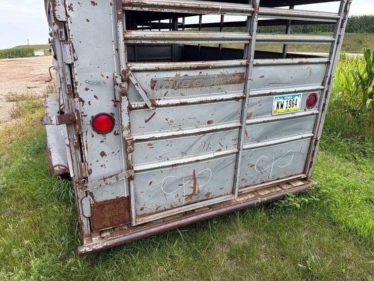 1975-triggs-7ft-x-20ft-gooseneck-livestock-trailer-image-7