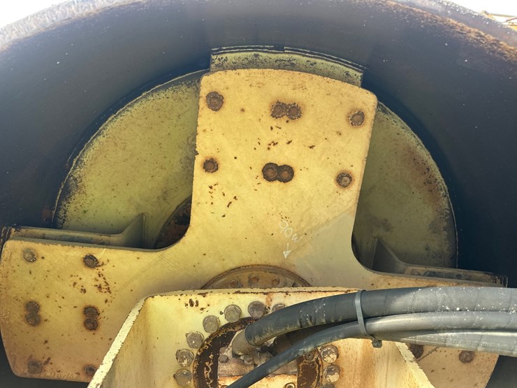 #2795-•-volvo-pro-pac-115-single-drum-compactor-image-13