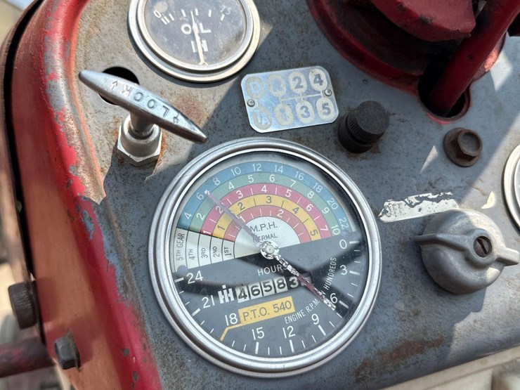 farmall-560-diesel-tractor-image-34
