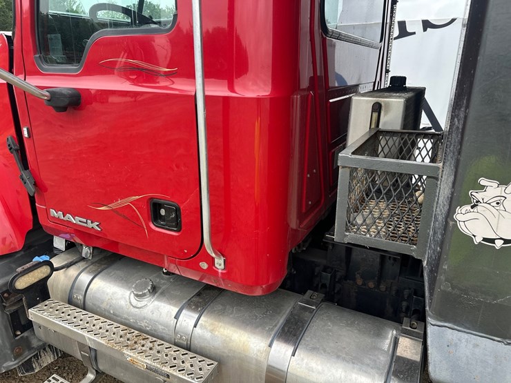 #61413-•-2013-mack-gu713-quad-axle-dump-truck-image-18