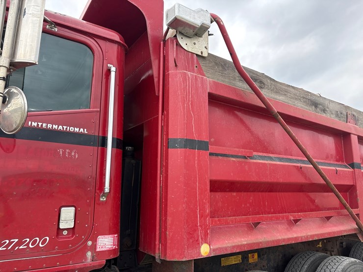 #61388-•-2004-international-5600i-quad-axle-dump-truck-image-15