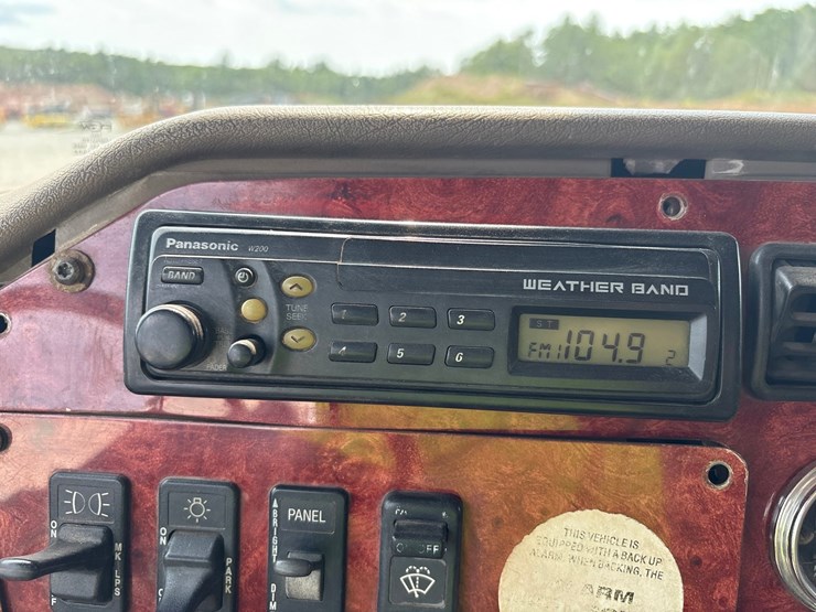 #61388-•-2004-international-5600i-quad-axle-dump-truck-image-44