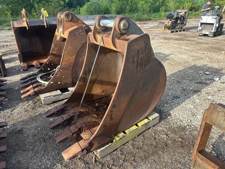 #2704-•-approx-31"-excavator-bucket-image-2