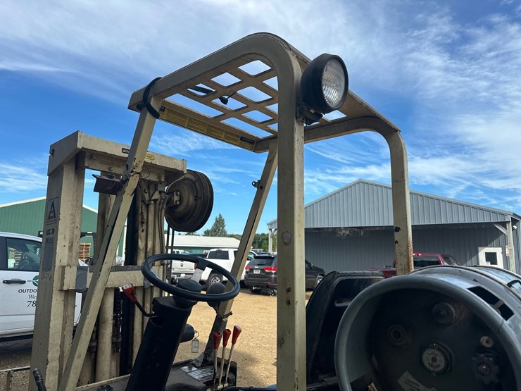 #3105-•-allis-chalmers-acc30-forklift-image-16