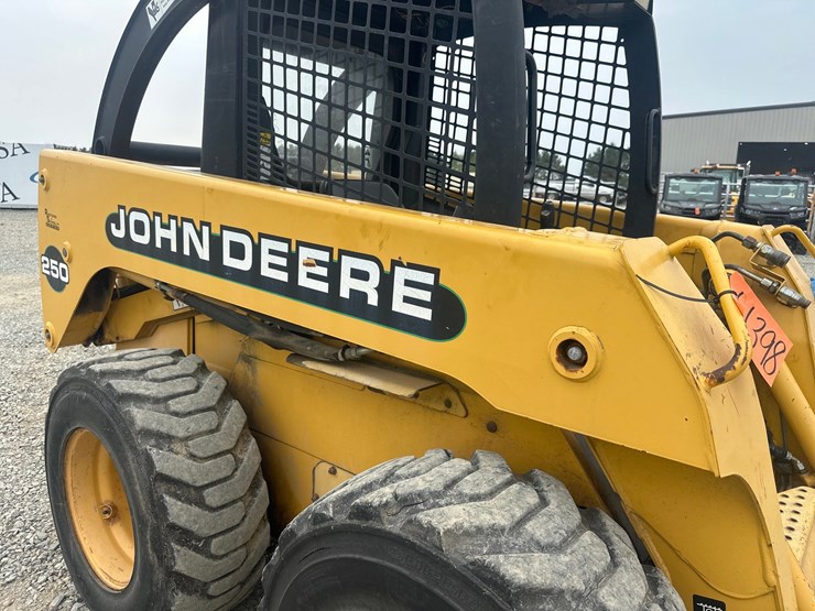john-deere-250-image-17