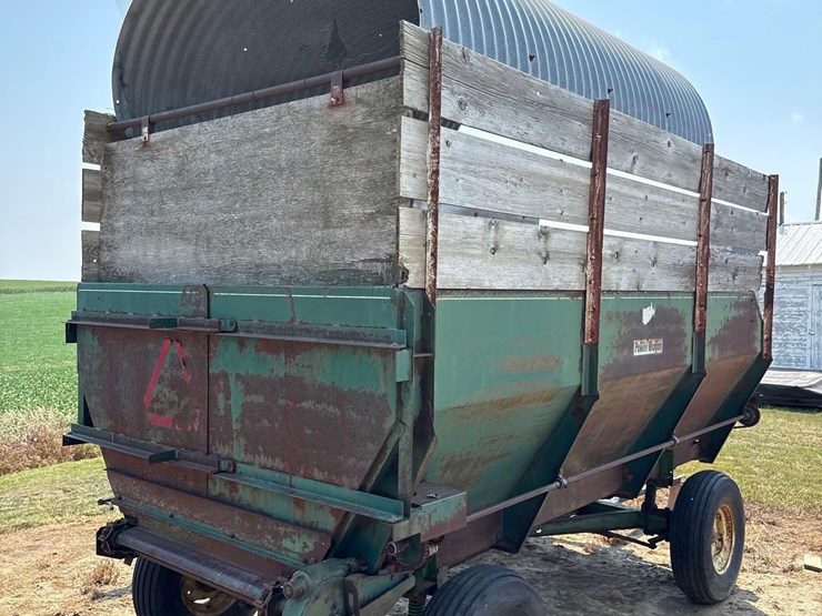 s&w-200-power-wagon-rear-unload-silage-wagon-image-4