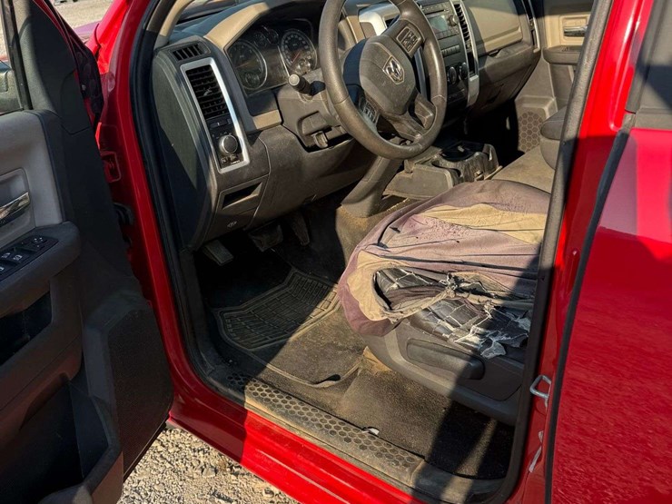 2012-dodge-1500-image-18