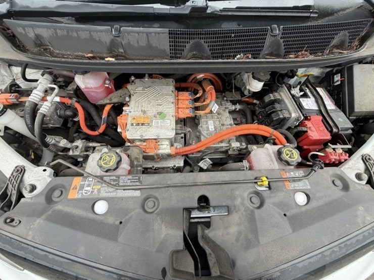 2017-chevrolet-bolt-ev-electric-hatchback-image-12