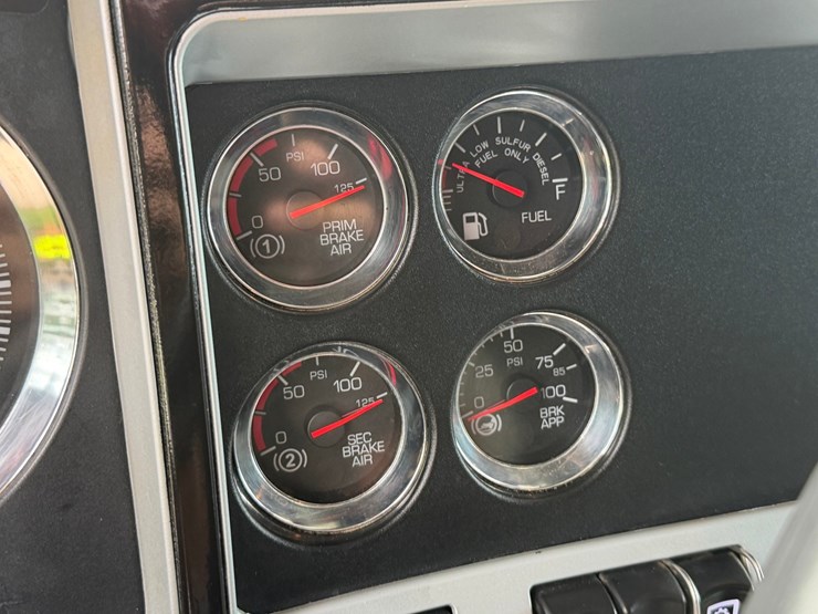 2016-kenworth-w900l-image-49