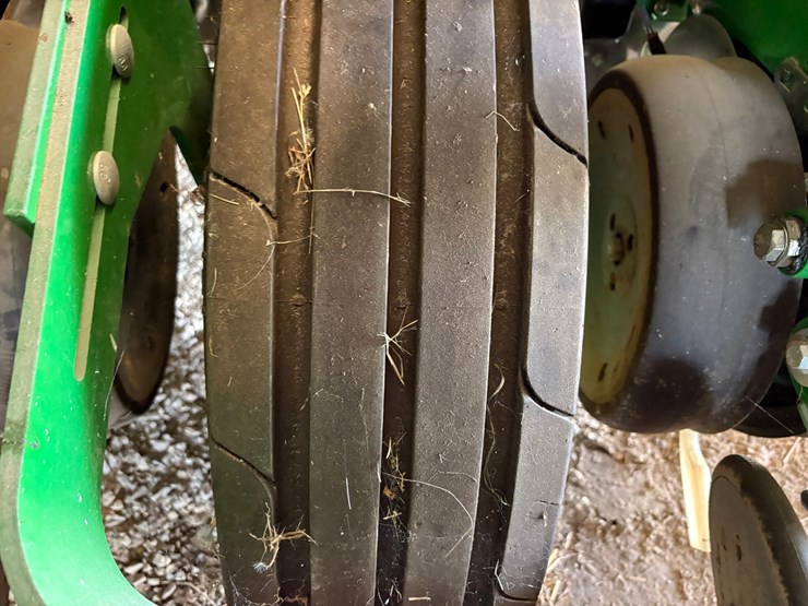 john-deere-1775-image-65