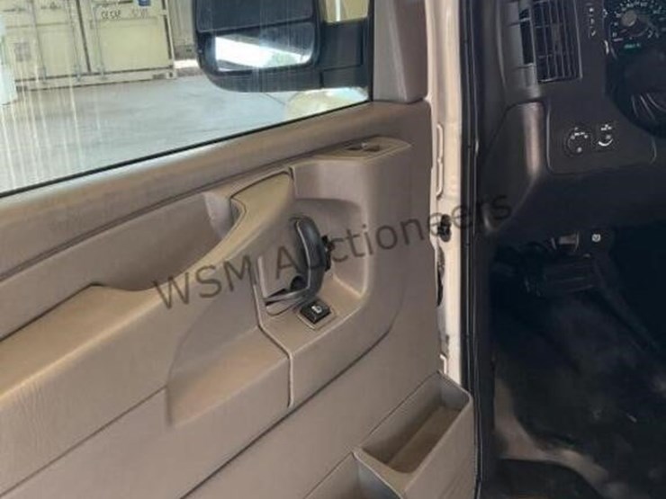 2015-chevrolet-express-3500-image-24