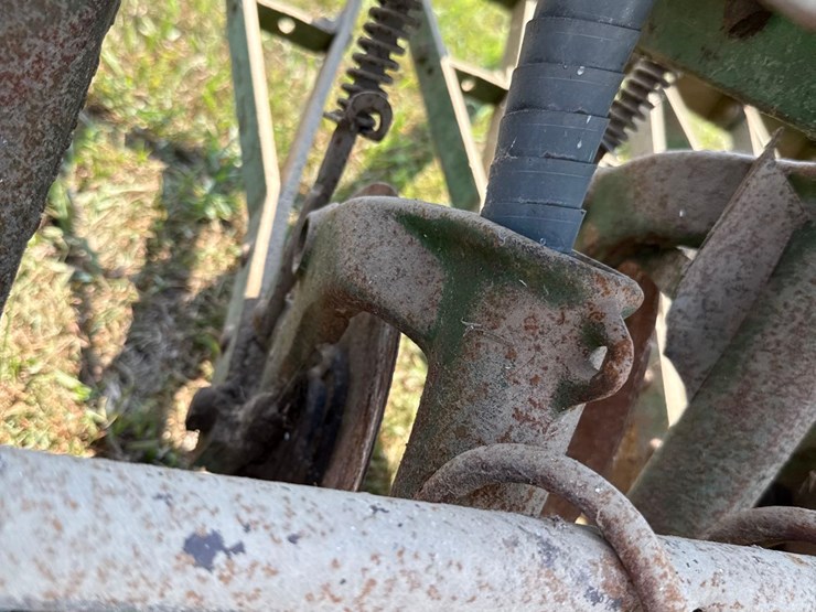 john-deere-van-brunt-12ft-drill-image-21