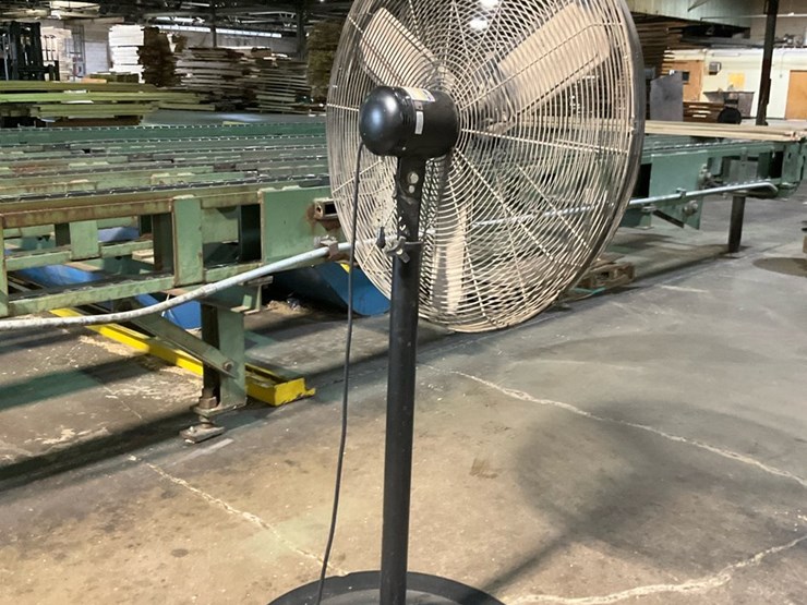 #225-•-central-machinery-47755-30-inch-pedestal-shop-fan-image-2