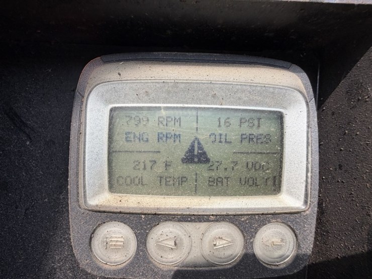 2011-deere-2454d-image-53