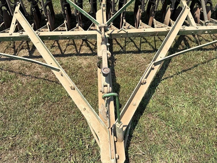 john-deere-van-brunt-12ft-drill-image-14