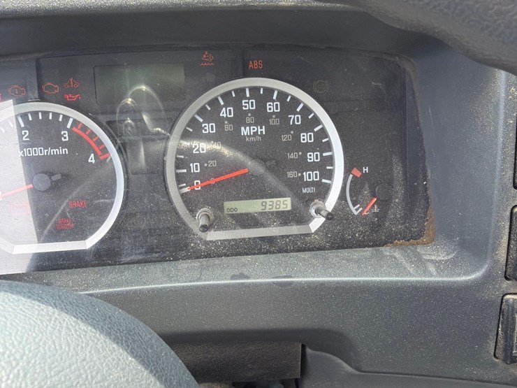 2015-isuzu-nrr-image-40