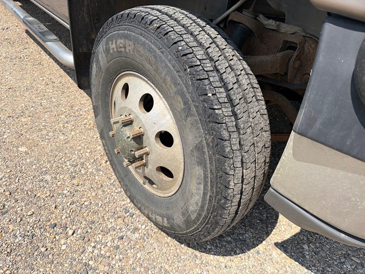 2001-chevrolet-k3500-image-23