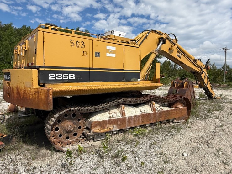 caterpillar-235b-image-3
