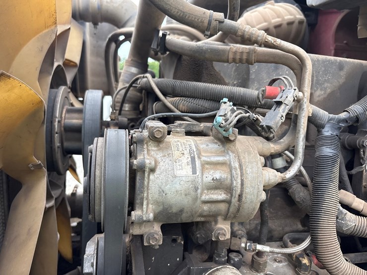 #61388-•-2004-international-5600i-quad-axle-dump-truck-image-28
