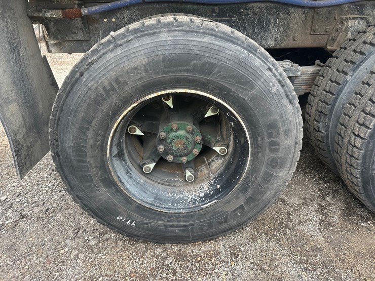 1990-peterbilt-320-image-53