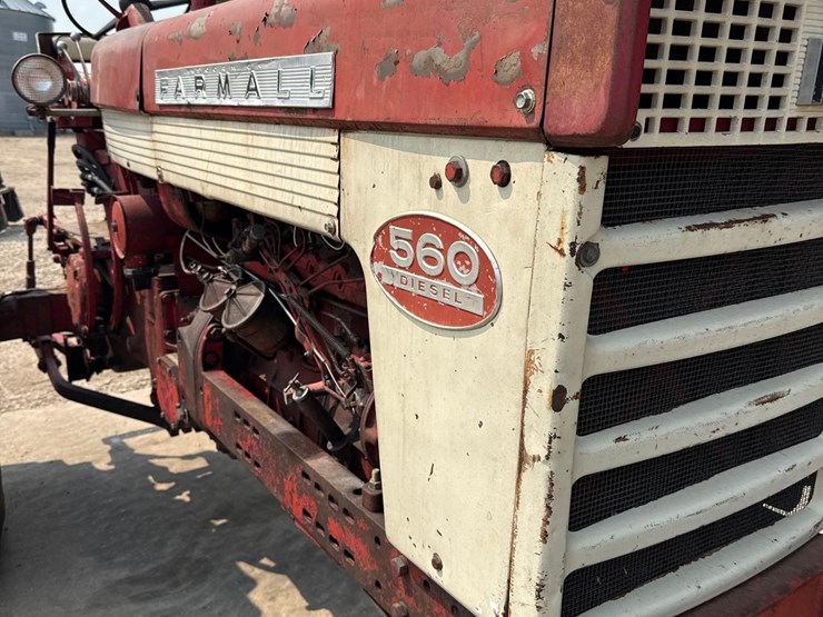 farmall-560-diesel-tractor-image-9