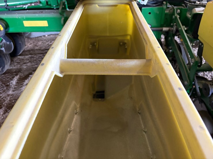 john-deere-1775-image-32
