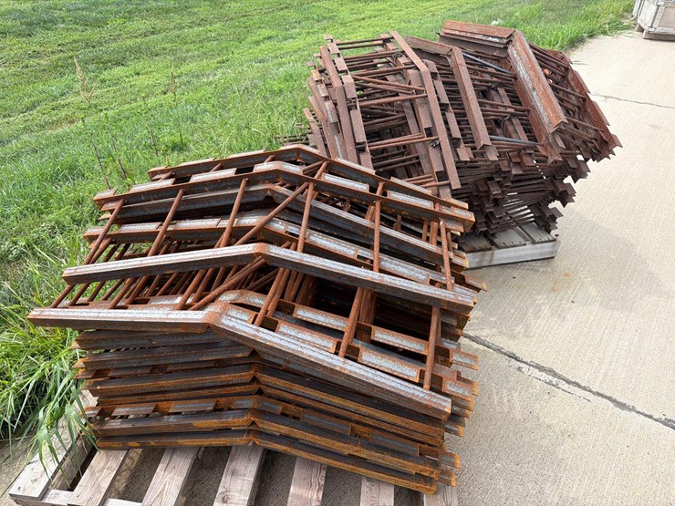 3--pallets-of-v-shaped-metal-grain-bin-supports-image-6