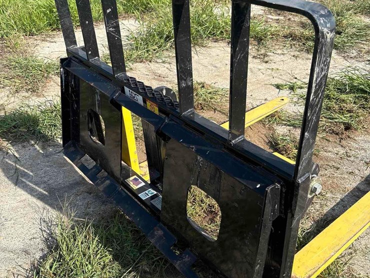 mds-skidloader-pallet-forks-image-6
