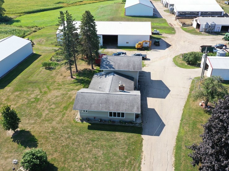 #60000-•-29.92-acre-farm-with-home,-barns-&-outbuildings-image-4