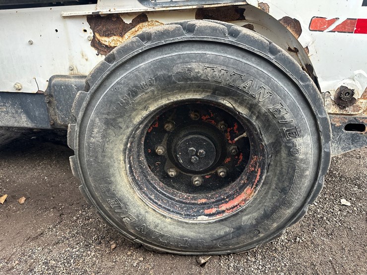 2012-bobcat-s850-image-53