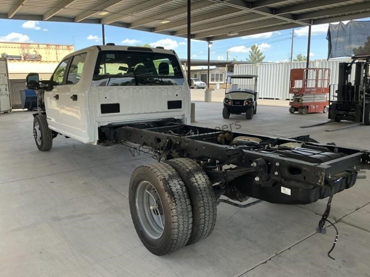 2022-ford-f550-image-5