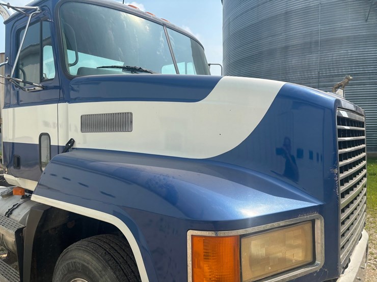 1995-mack-ch613-image-21