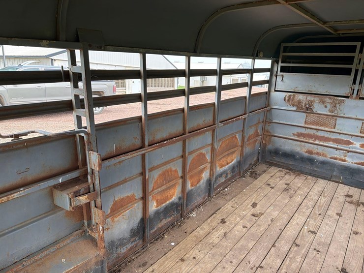 1975-triggs-7ft-x-20ft-gooseneck-livestock-trailer-image-30