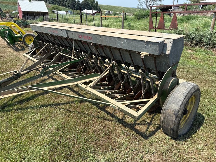 john-deere-van-brunt-12ft-drill-image-9