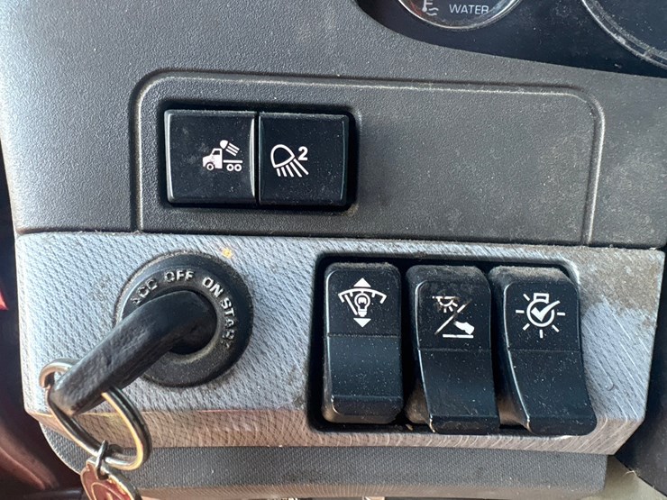 2014-kenworth-t680-image-30