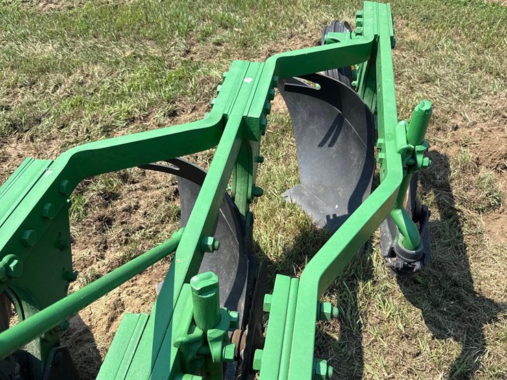 john-deere-3-bottom-plow-image-10