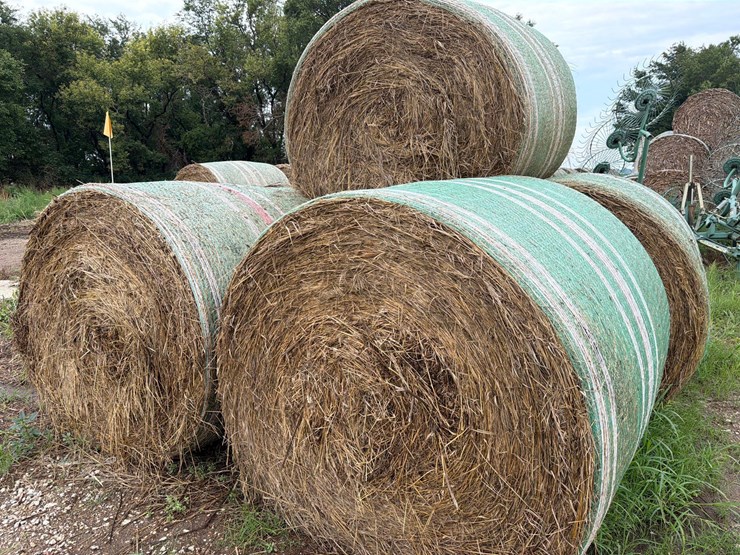 17-grass-round-bales-image-5