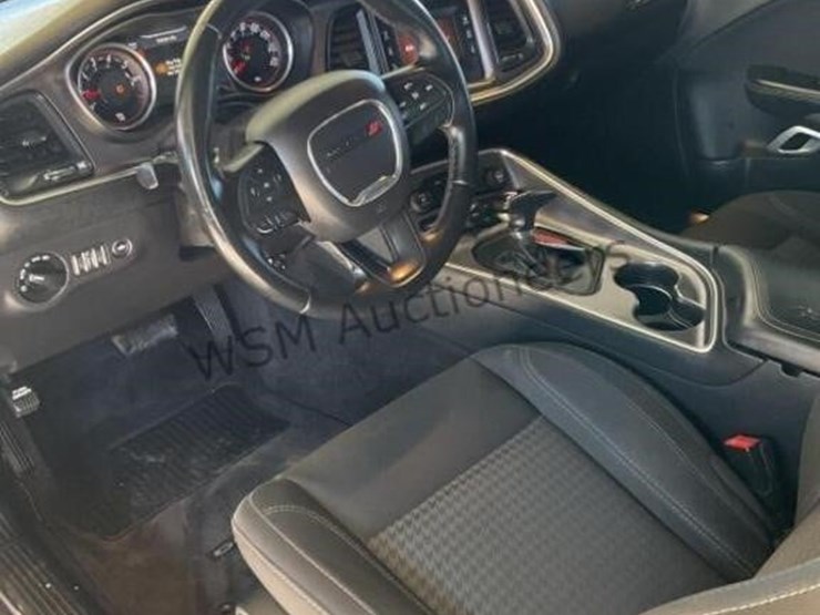 2016-dodge-challenger-coupe-image-21