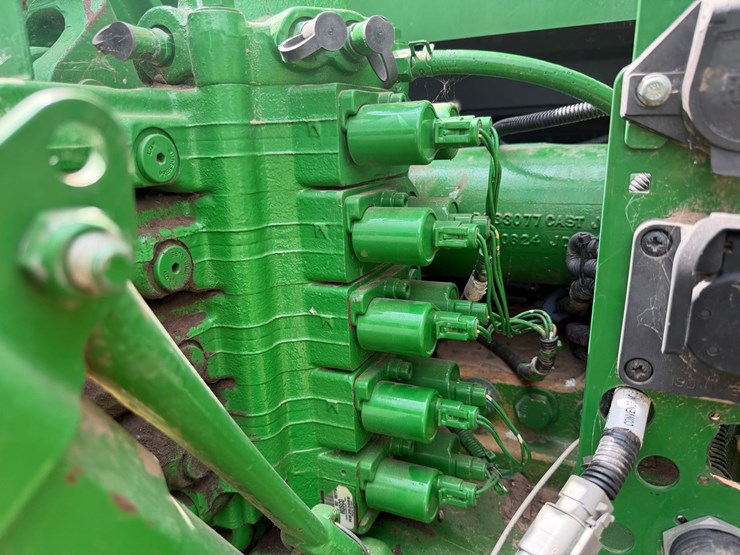 john-deere-8130-image-28