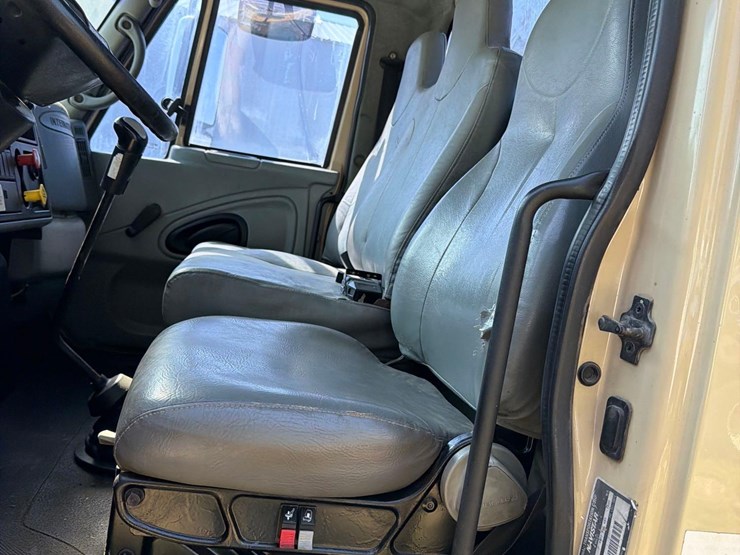 2003-international-durastar-4400-image-37